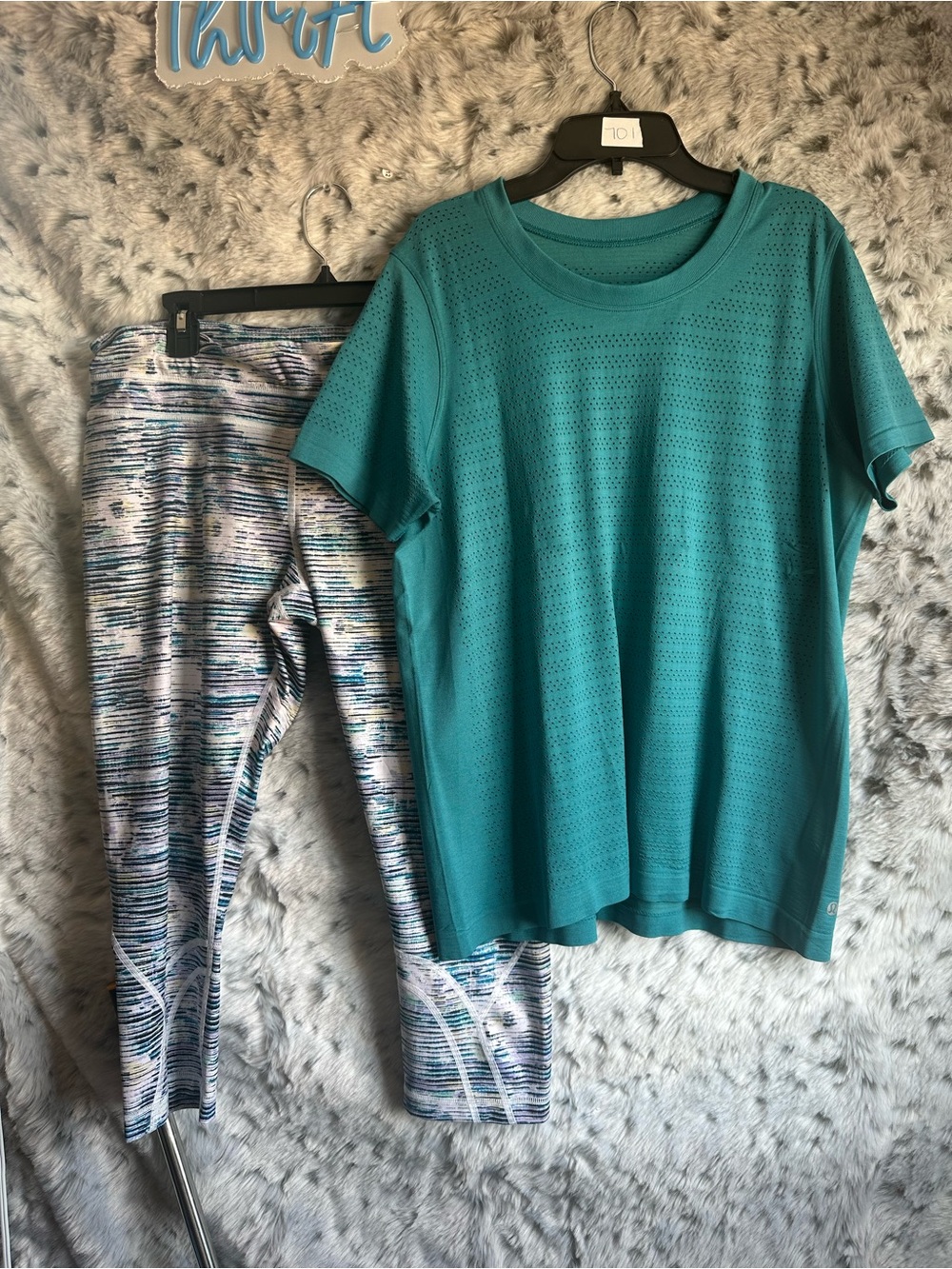 593. Lululemon 2pc set bundle capris and top